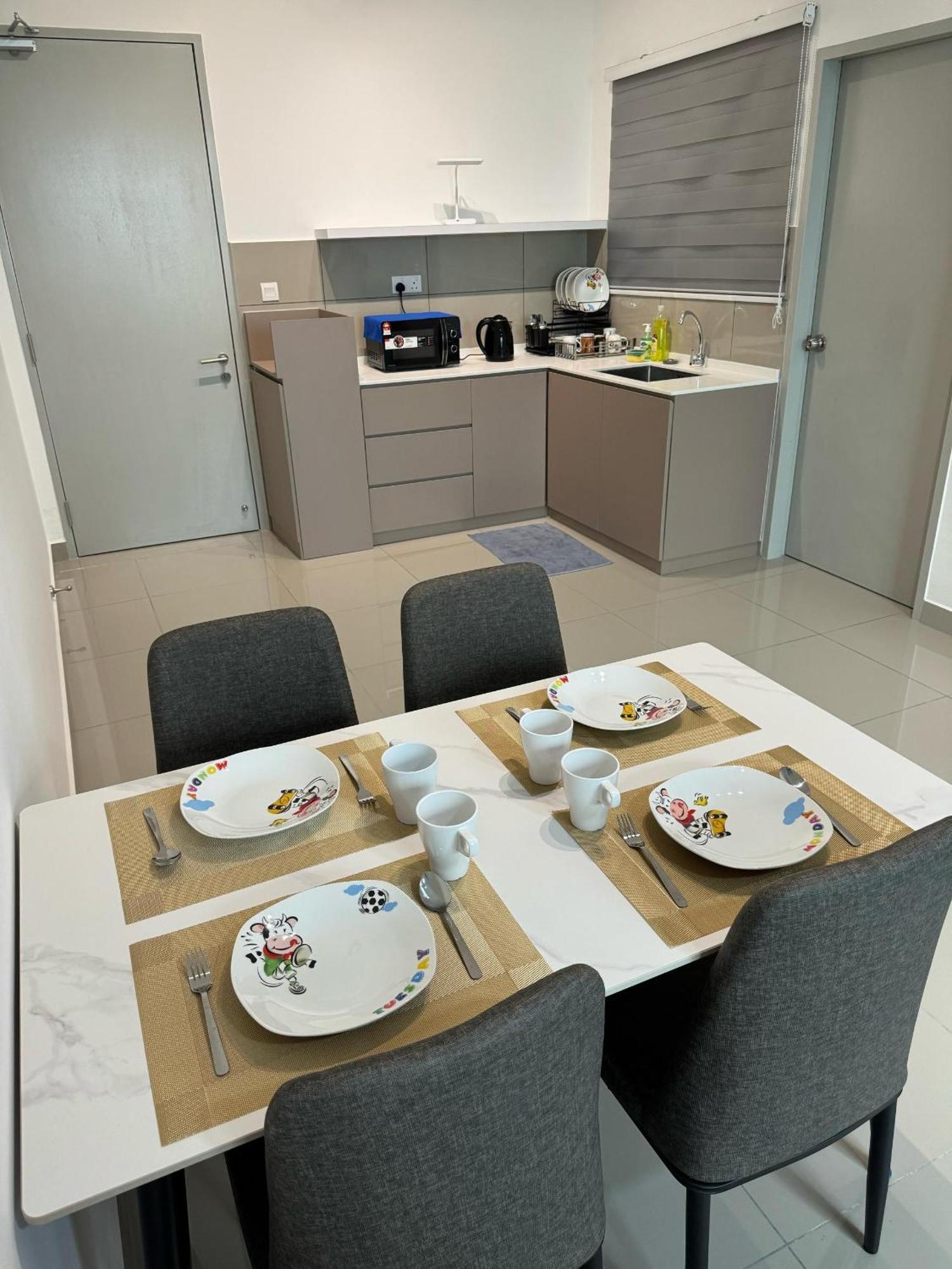 Pangsapuri Amber Cove Seaview I Muji 2br I Game I 3-9pax Malacca